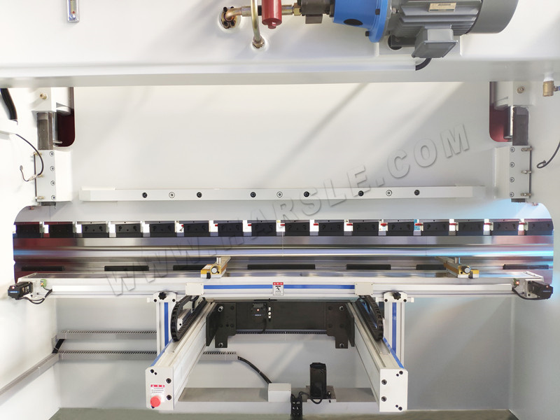 Pressa piegatrice CNC