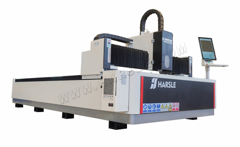 Macchina da taglio laser CNC in funzione